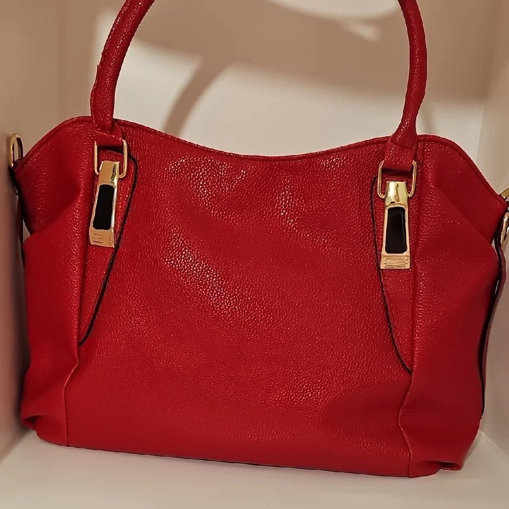 Boutique | Vibrant Fashion Red Shoulder Bag - Picture 2 of 6